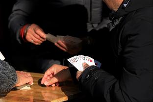 内马尔社媒晒照：在线上平台打扑克赌钱